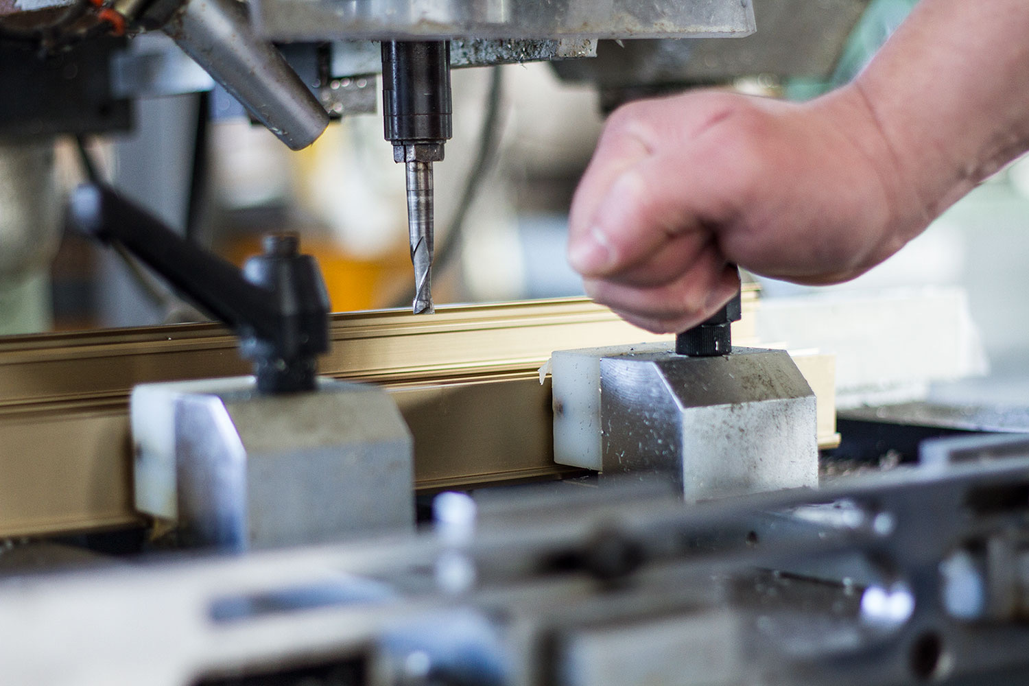 Lavorazione di un profilo in alluminio